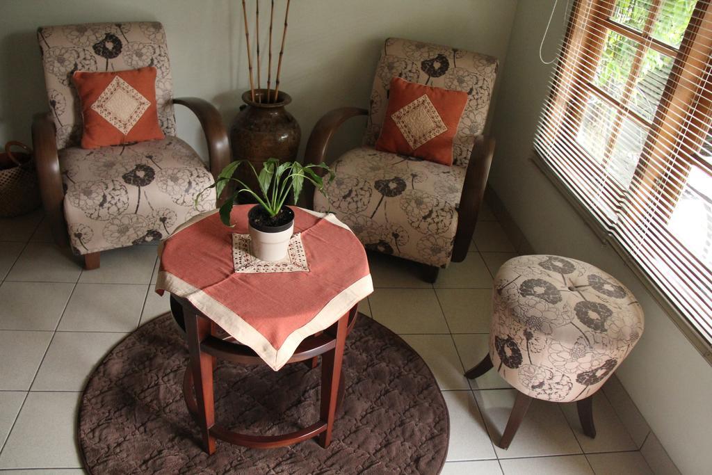 Bed And Breakfast Tomang Jakarta Exteriör bild
