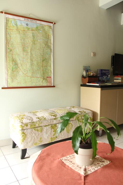 Bed And Breakfast Tomang Jakarta Exteriör bild