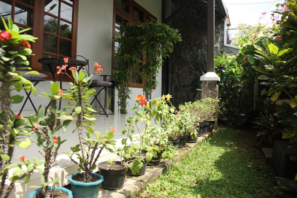 Bed And Breakfast Tomang Jakarta Exteriör bild
