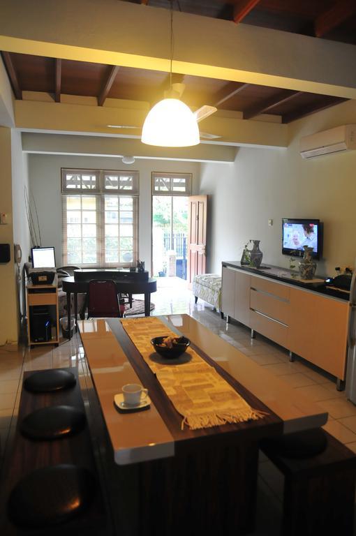 Bed And Breakfast Tomang Jakarta Exteriör bild