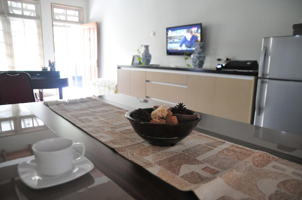 Bed And Breakfast Tomang Jakarta Exteriör bild